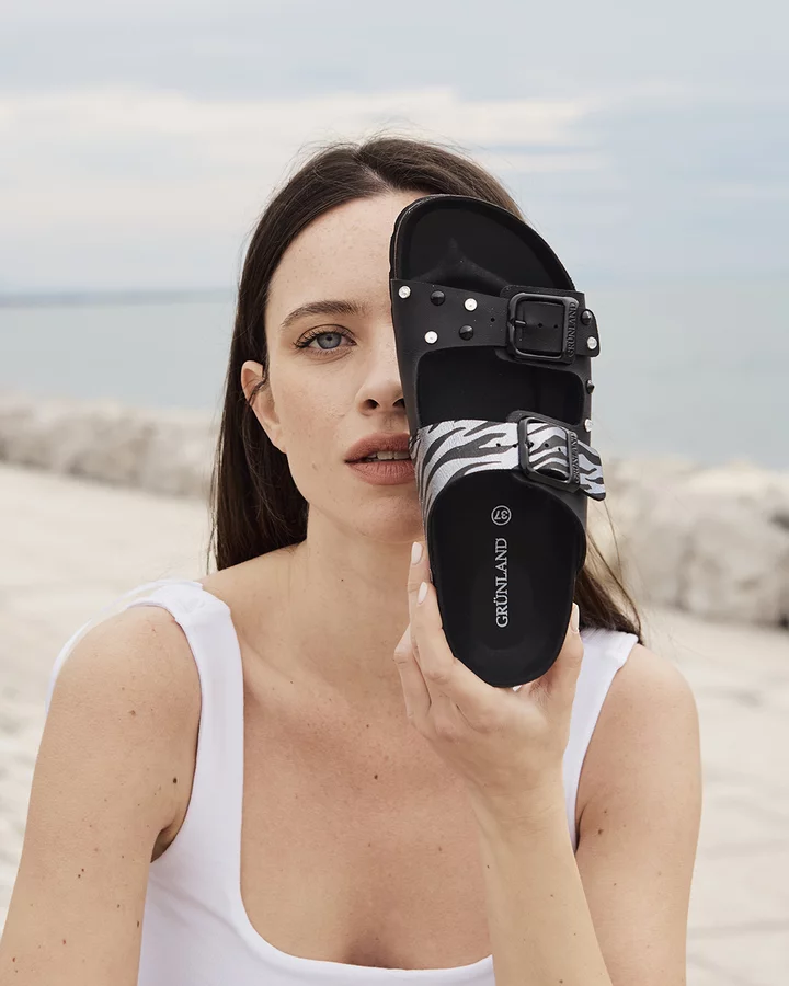 Glamour sandal with animalier details | SARA Limited Edition CB0999 - BLACK | Grünland