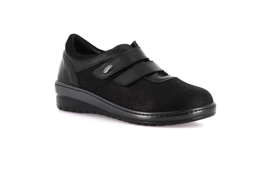 Comfort sneaker with double hook-and-loop closure | NILE